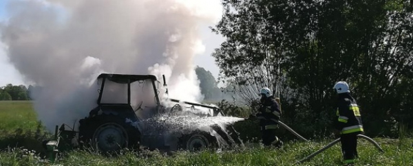 NA SYGNALE: Ciągnik stanął w płomieniach [Zdjęcia]