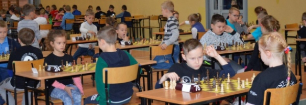 Na turnieju szachowym uczcili Rocznicę Niepodległości [Zdjęcia]