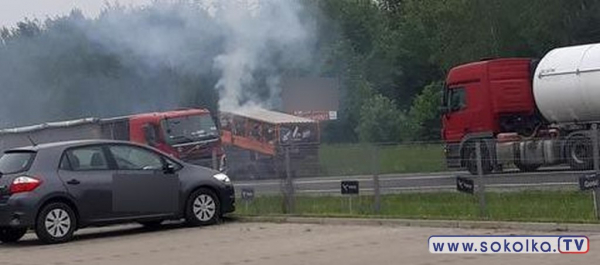 NA SYGNALE: Pożar na pace ciężarówki[Zdjęcia]