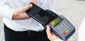 Policja kontynuuje program płatności bezgot&oacute;wkowych za mandaty do 2028 roku