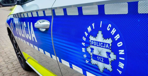 Mężczyzna Stracił Przytomność w Samochodzie – Dzięki Współpracy Policji i Pogotowia Życie Zostało Uratowane