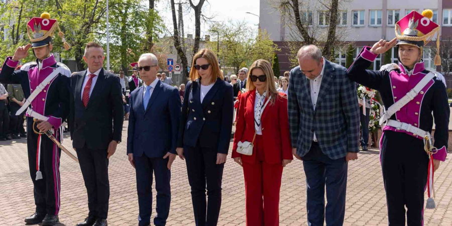 Tłumy mieszkańców uczciły dziś 235. rocznicę uchwalenia Konstytucji 3 Maja.