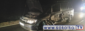 NA SYGNALE: Samochód ciężarowy zderzył się z Oplem [Zdjęcia]