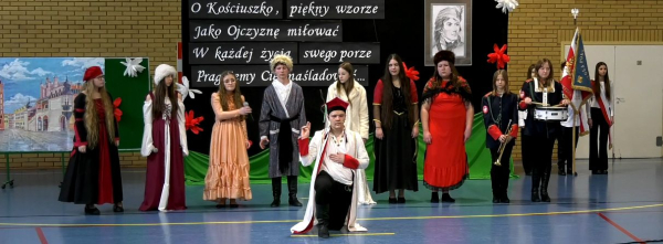 Wyjątkowe przedstawienie z okazji święta patrona szkoły