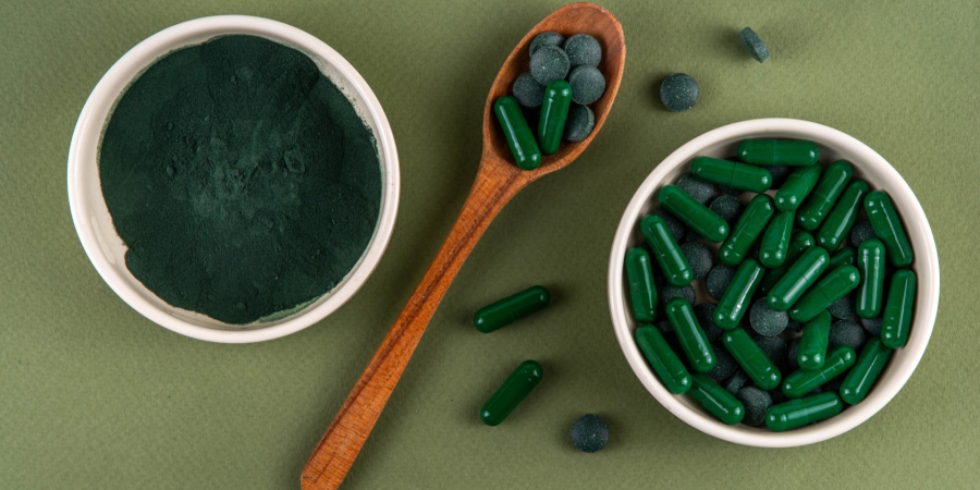 Chlorella czy spirulina? Porównanie adekwatności, składu i działania popularnych alg