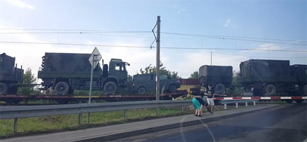 Kolejny transport sprzętu wojskowego przejechał przez Sokółkę [Film]