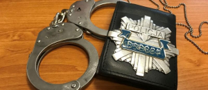 Wtargnął do mieszkania seniora, pobił go i żądał pieniędzy &ndash; 45-latek w areszcie