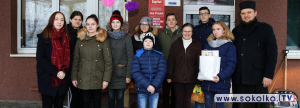 Młodzież z kolędą odwiedziła Dąbrowski ZOL [Zdjęcia]