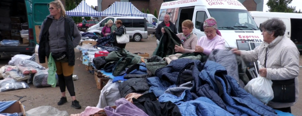 Pochmurny dzień nad sok&oacute;lską targowicą [Film]