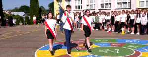 WAKACJE! Uczniowie SP w Dąbrowie Białostockiej odebrali świadectwa [Film]