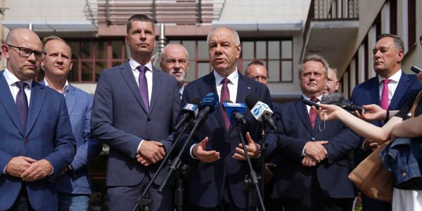 Podział środk&oacute;w na bezpieczeństwo nieadekwatny do realnych zagrożeń. Parlamentarzyści i samorządowcy domagają się zmiany decyzji rządu.