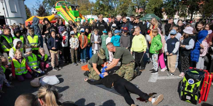 Na placu Kościuszki w Sokółce odbył się piknik „Bezpieczny powrót do szkoły”