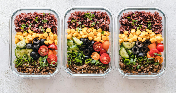 Pełne lod&oacute;wki po świętach. Mrożenie to nie jedyny spos&oacute;b na zagospodarowanie jedzenia