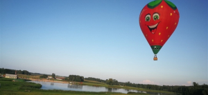Truskawkowy balon nad truskawkowym Korycinem [Zdjęcia]