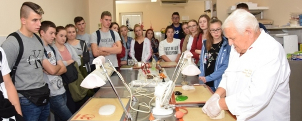 Uczniowie ZSR na Międzynarodowych Targach Polagra Gastro [Zdjęcie]