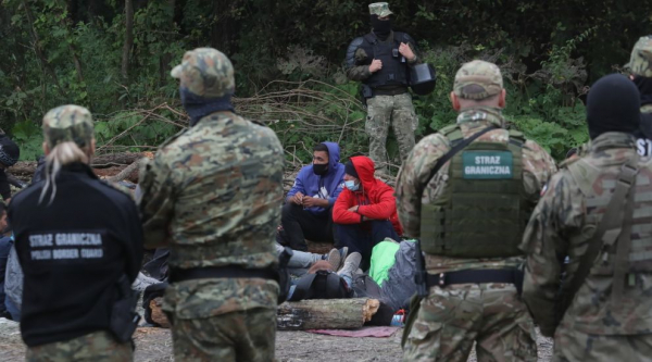 Zmienia się liczba cudzoziemc&oacute;w koczujących k. Usnarza; strona białoruska dostarcza jedzenie