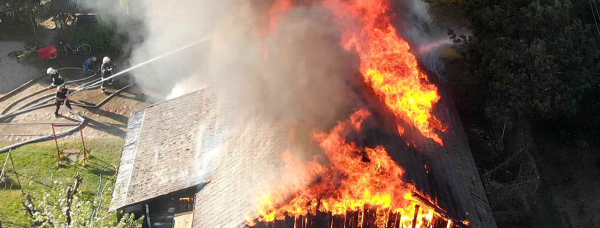NA SYGNALE: Pożar w Sokółce. Policjanci walczyli z ogniem [Film, DRON]