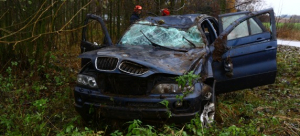NA SYGNALE: BMW dachowało w Dzięciołówce [Film i Zdjęcia]