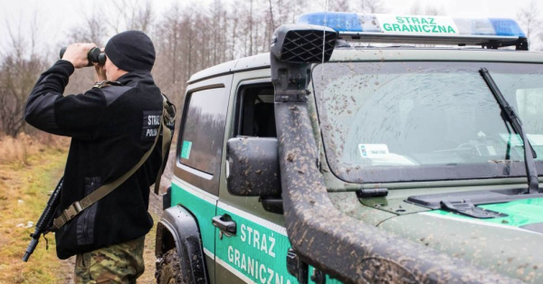 SG zatrzymała troje Białorusin&oacute;w podejrzanych o organizację przerzutu ludzi przez wschodnią granicę