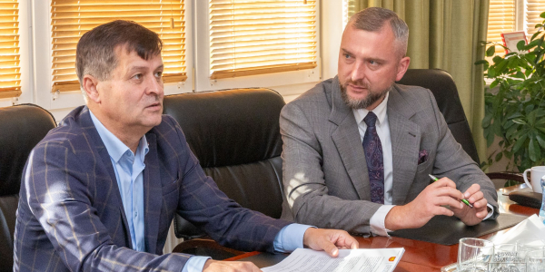 Powiat Sok&oacute;lski wzmacnia OSP. 150 tys. zł na nowy garaż dla strażak&oacute;w ze Starowlan.