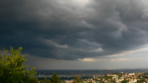 Ostrzeżenie meteo: Intensywne opady deszczu z burzami