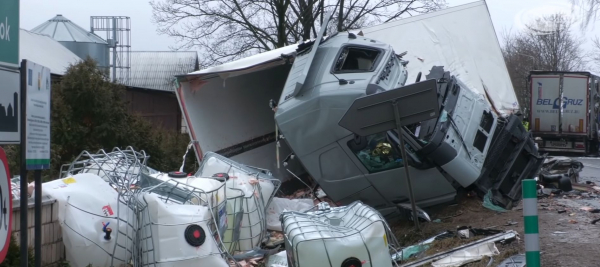 Szczeg&oacute;ły tragicznego wypadku na krajowej "&oacute;semce" [Film]