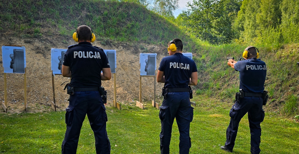 Policjanci doskonalili umiejętności strzeleckie [Zdjęcia]