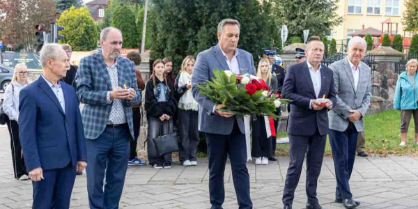 Spotkali się, by uczcić pamięć tych, kt&oacute;rzy walczyli i ginęli za Ojczyznę.