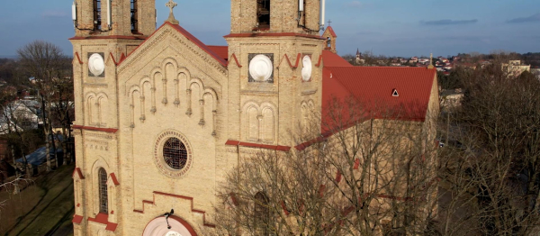 Podpisano umowę remontu elewacji dąbrowskiego kościoła, prace rozpoczną się już w marcu [Film]