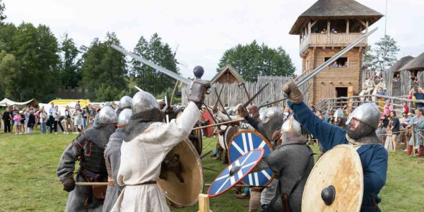 Setki rekonstruktor&oacute;w, tysiące odwiedzających i niezapomniana podr&oacute;ż w czasie.