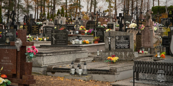 „To oni żyją, a my umieramy” – o sensie listopadowych dni pamięci mówi ks. Adrian Charytoniuk