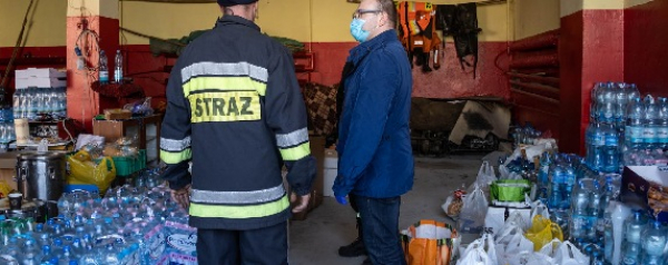 150 posiłk&oacute;w, woda oraz 20 litr&oacute;w płynu dezynfekcyjnego [Zdjęcia]