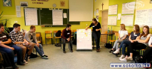 Trenerzy z Warszawskiego Forum Dialogu prowadzili warsztaty z młodzieżą [Film]