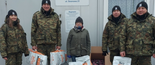 Ponad 100 kilogram&oacute;w suchej karmy i przysmak&oacute;w dla Schroniska w Czarnej Białostockiej