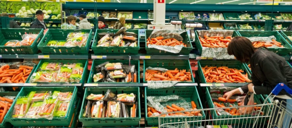 Badanie: 65 proc. Polak&oacute;w popiera wdrożenie zakazu pakowania owoc&oacute;w i warzyw w plastik