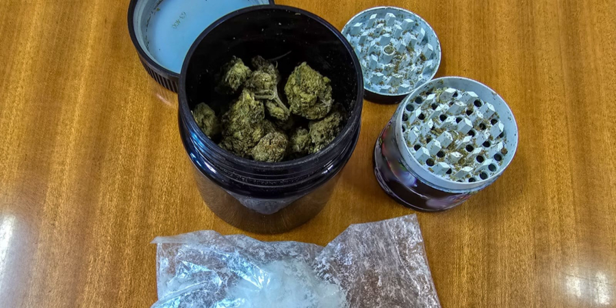 Policjanci zatrzymali dwóch mężczyzn z narkotykami