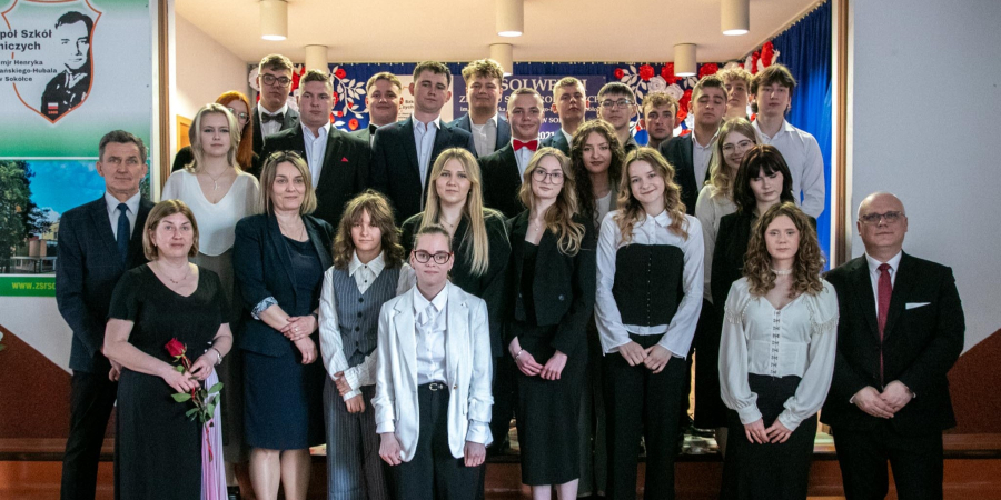 „Pozostaniecie częścią naszej rodziny” - uroczyste zakończenie roku maturzystów w sokólskim „Rolniku”.