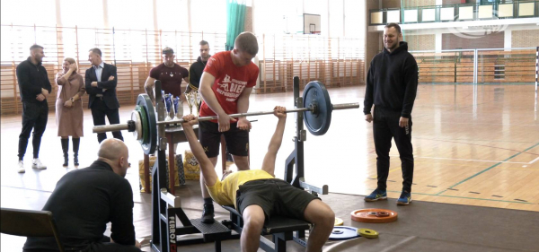 22 zawodnik&oacute;w zmierzyło się o tytuł najsilniejszego [Film]