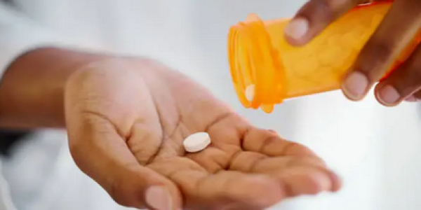 "Ludzie będą umierać bez jednego wystrzału". Problem z lekami w Polsce.