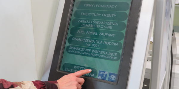 Wizyta w ZUS? Zarezerwuj termin i oszczędź czas.