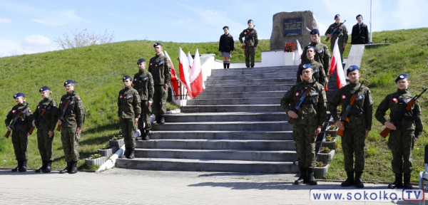 Dąbrowa Białostocka: Obchody 231 rocznicy uchwalenia Konstytucji 3 Maja [Film i  Zdjęcia]