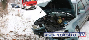 NA SYGNALE: VW Passat rozbił się na drzewie [Zdjęcia]