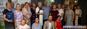 Seniorzy przy wsp&oacute;lnym stole. Zdrowe gotowanie i rozmowy o przyszłości gminy