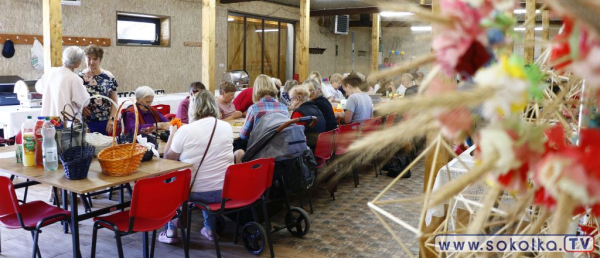 LIPSK: Poprzez warsztaty powrócili do tradycyjnych ozdób ludowych