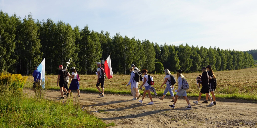 Dwunasty raz wyruszyli polnymi drogami do Różanegostoku.