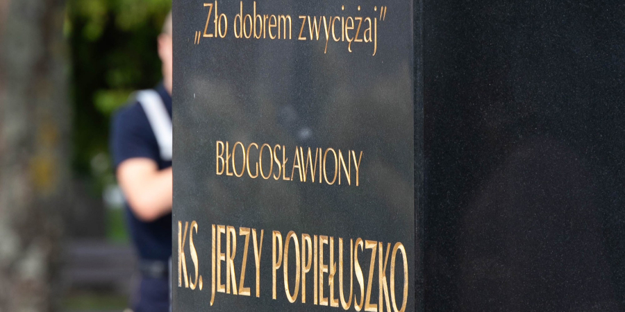 Licznie zgromadzeni goście świętowali urodziny kapelana Solidarności.