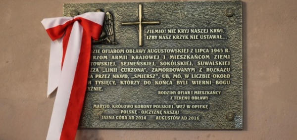 Odsłonięcie tablicy pamięci Ofiar Obławy Augustowskiej