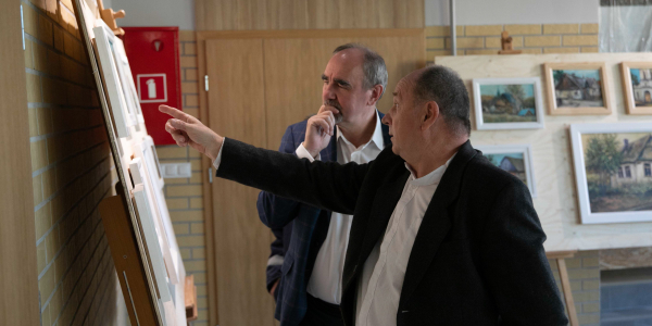 Zachwyt nad Krynkami przenosi na płótno.