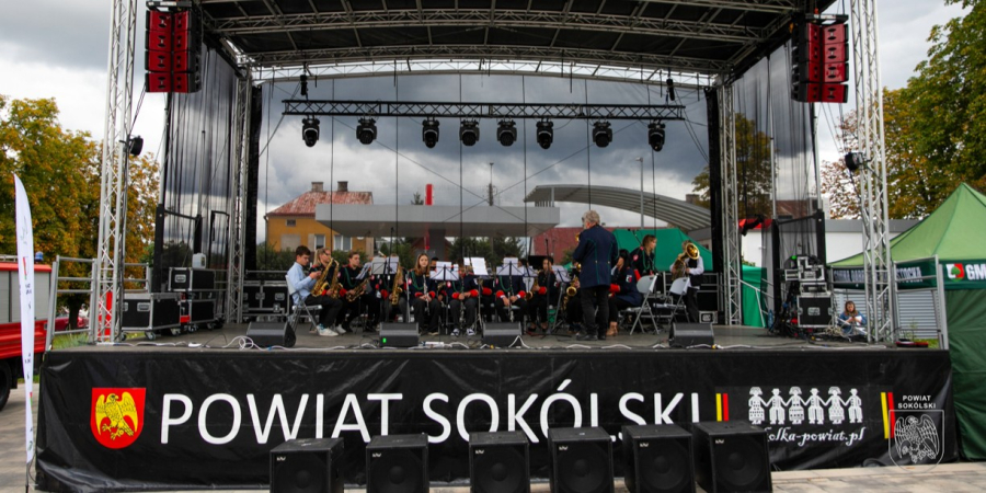 MOST TALENTÓW rozświetlił Dąbrowę Białostocką muzyką i tańcem.