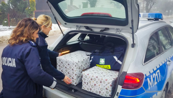 Świąteczna "Niebieska Paczka" sok&oacute;lskiej policji [Zdjęcia]